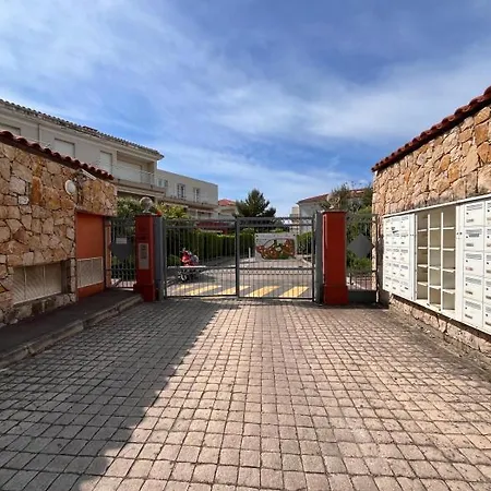 Bel En Bord De Avec Piscine Lagon Et Jardin, En Résidence Sécuriséee *