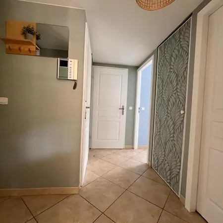 Appartement Bel En Bord De Avec Piscine Lagon Et Jardin, En Résidence Sécuriséee Antibes