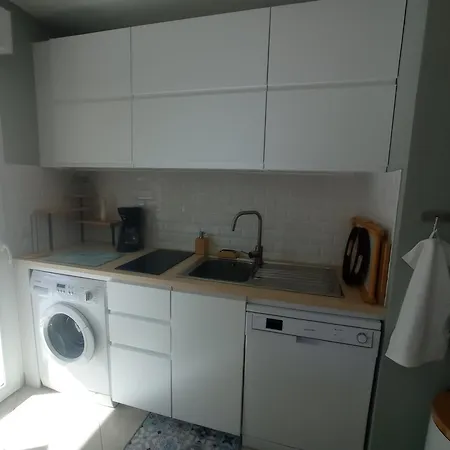 Bel En Bord De Avec Piscine Lagon Et Jardin, En Résidence Sécuriséee Antibes