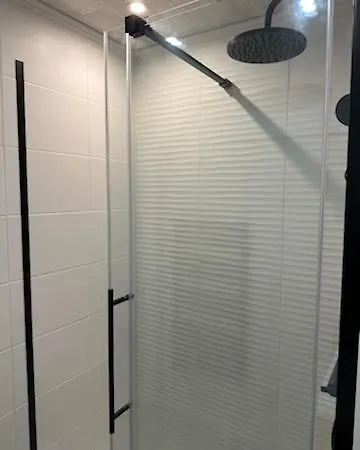 Bel En Bord De Avec Piscine Lagon Et Jardin, En Résidence Sécuriséee