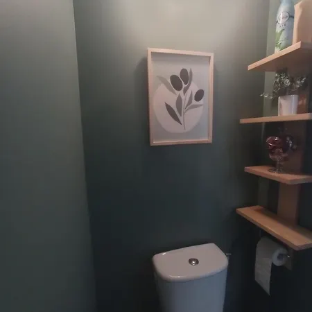 Bel En Bord De Avec Piscine Lagon Et Jardin, En Résidence Sécuriséee