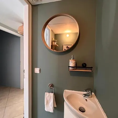 Appartement Bel En Bord De Avec Piscine Lagon Et Jardin, En Résidence Sécuriséee Antibes