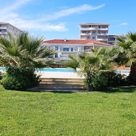 Bel En Bord De Avec Piscine Lagon Et Jardin, En Résidence Sécuriséee *