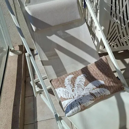 Bel En Bord De Avec Piscine Lagon Et Jardin, En Securisee * أنتيب