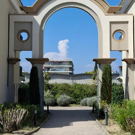 Bel En Bord De Avec Piscine Lagon Et Jardin, En Securisee شقة أنتيب