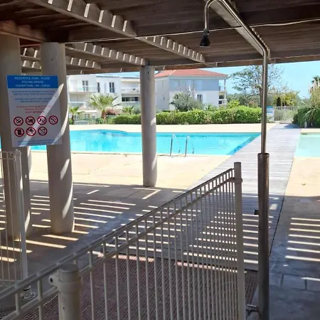 Bel En Bord De Avec Piscine Lagon Et Jardin, En Résidence Sécuriséee