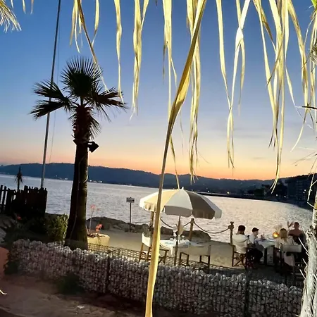 شقة Bel En Bord De Avec Piscine Lagon Et Jardin, En Securisee أنتيب