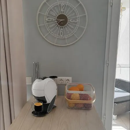 Apartment Bel En Bord De Avec Piscine Lagon Et Jardin, En Securisee Antibes