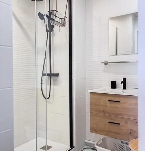 Bel En Bord De Avec Piscine Lagon Et Jardin, En Securisee Lejlighed Antibes